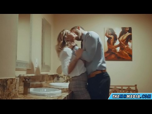 ❤️ When a busty blonde seduces you in a public restroom ❤ Porno vk at us ❌❤